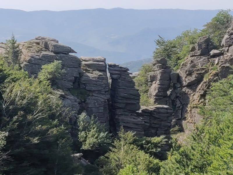 You will see many beautiful rock formations during a hike around Lake Vesoles.