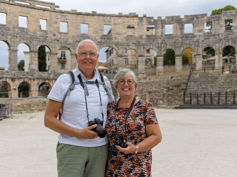 Jan Kees en Tineke bij colosseum in 