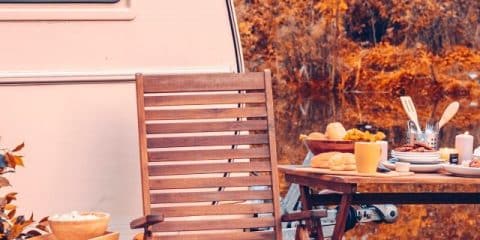 Camping in autumn: these 10 camping items will keep you warm